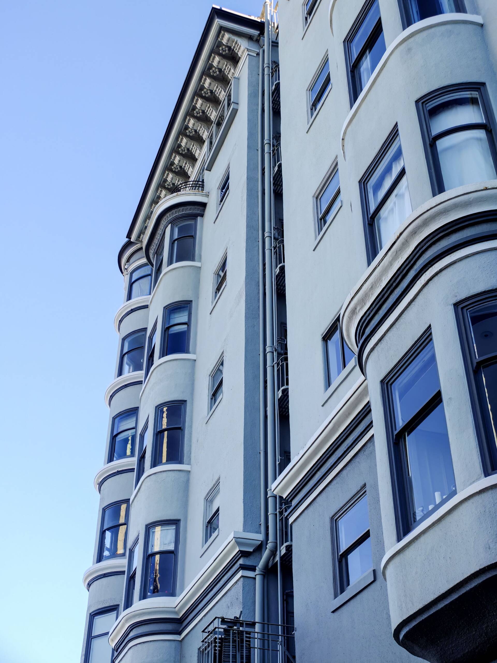 Multifamily apartment building with window wall glazing installed by Insight Glass in the Bay Area