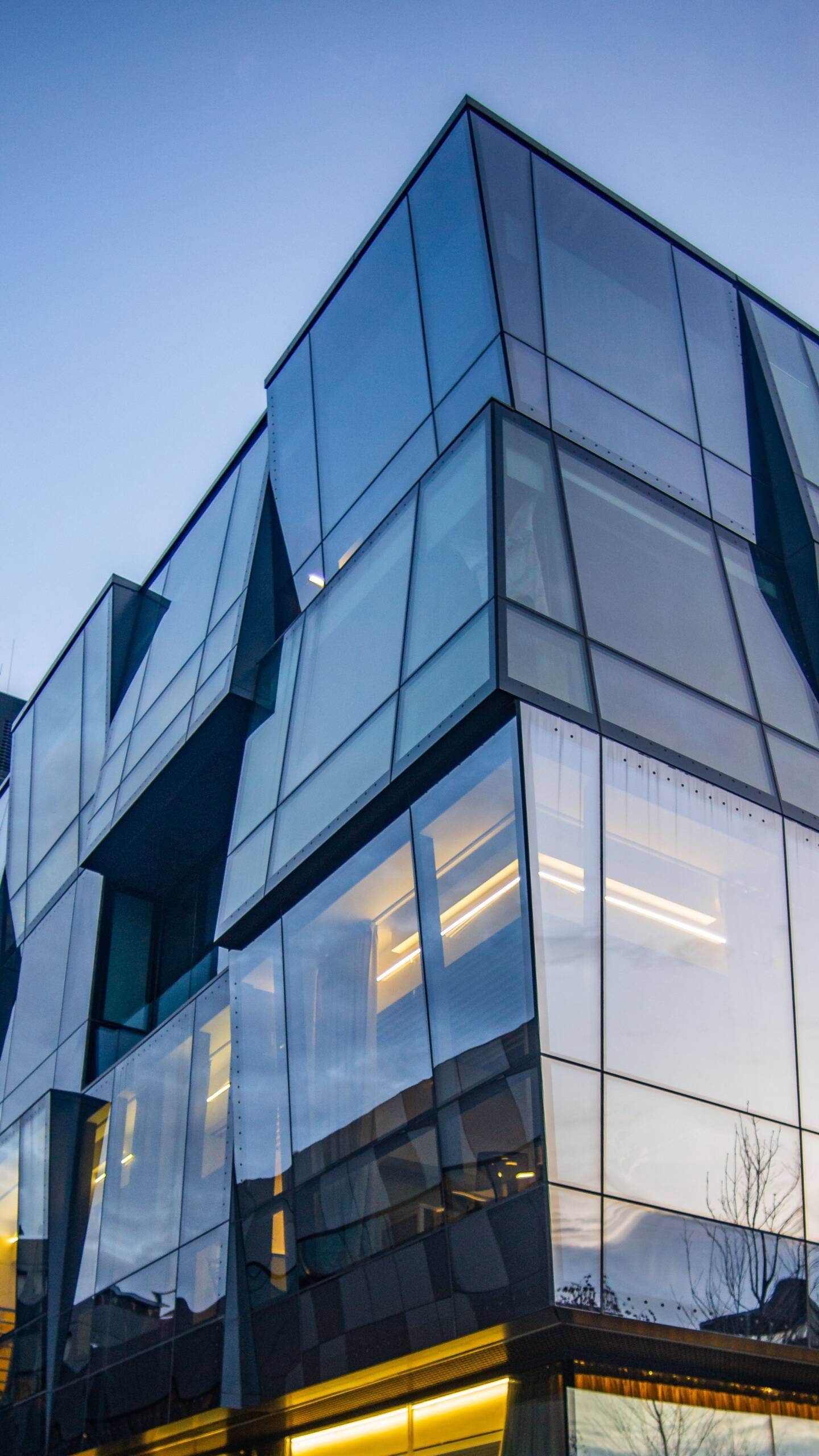 Hotel tower with curtain wall and guest room glazing installed by Insight Glass in the Bay Area